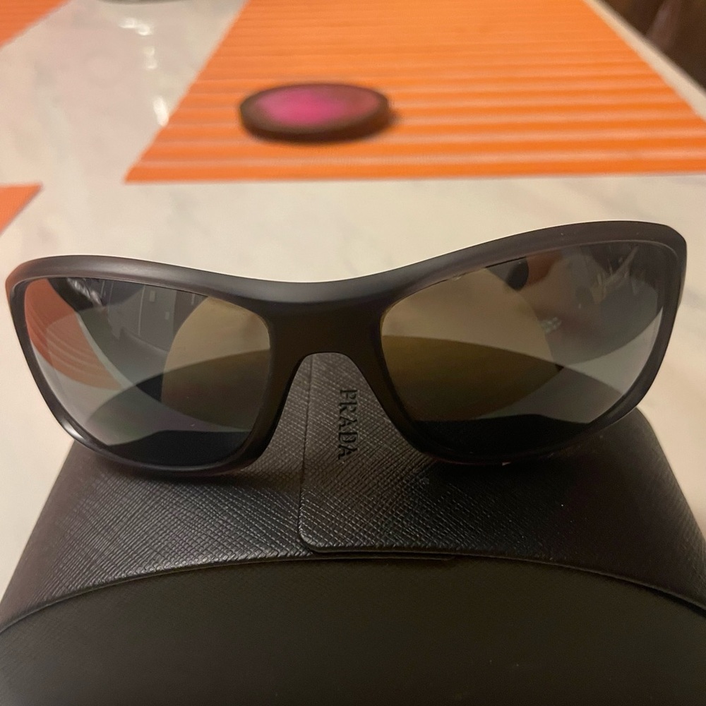 Authentic Prada Polarized Sunglasses. - Picture 7 of 7